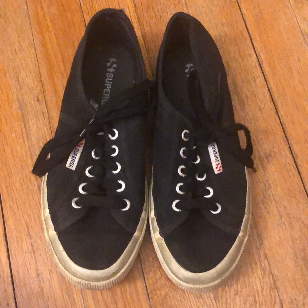 Black supergas